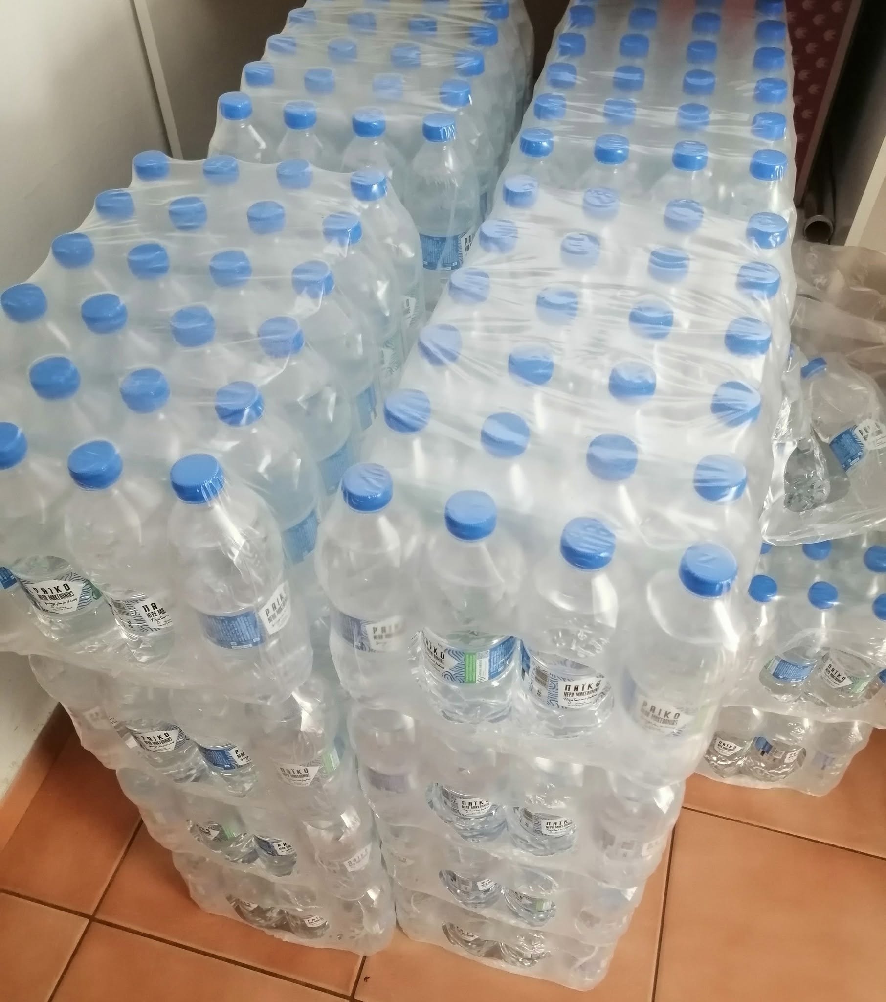 Χορηγία μικρών εμφιαλωμένων μπουκαλιών νερού
